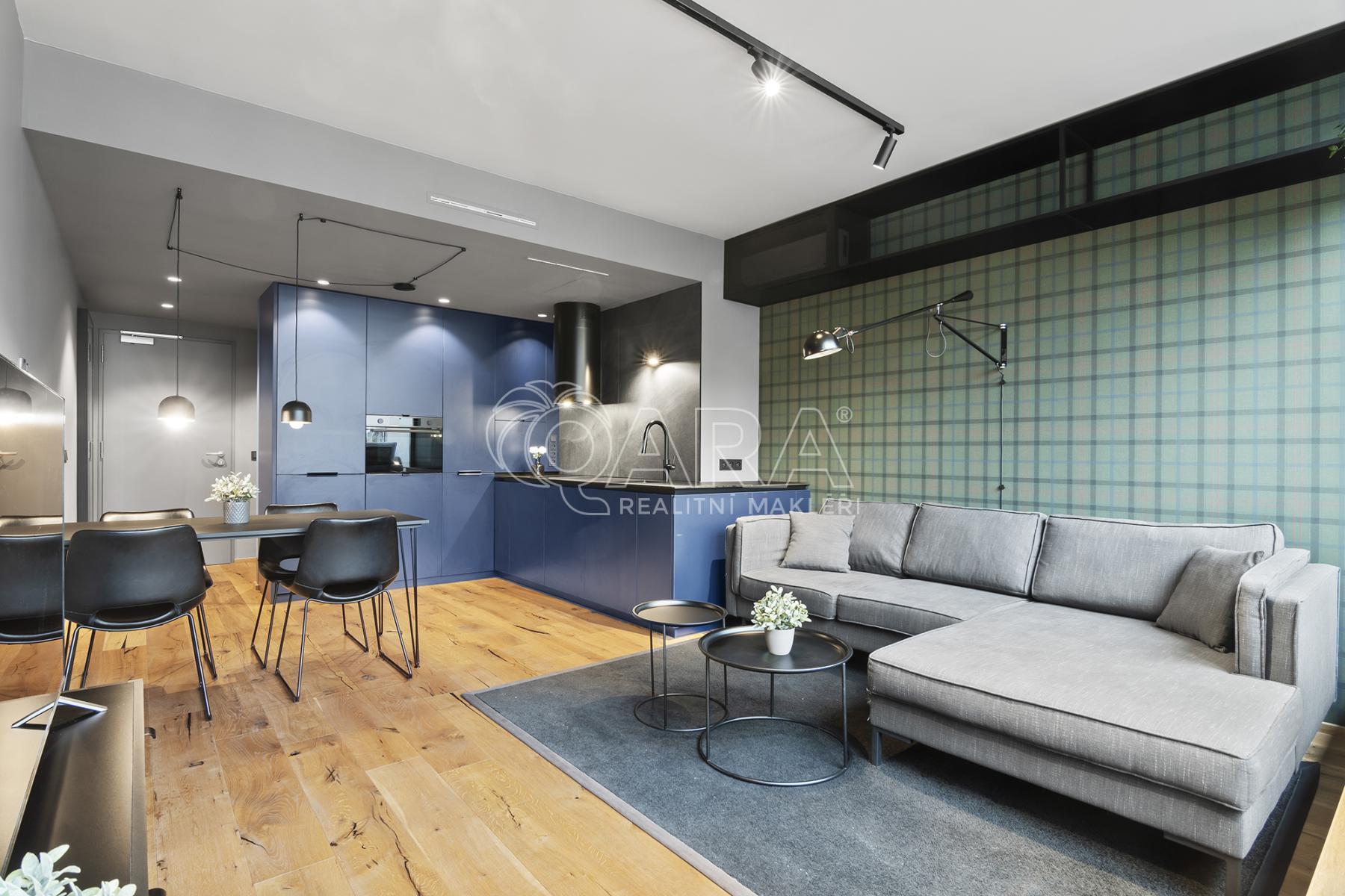Mezonetový byt 2+kk s interiérem od architekta v žádaném Karlíně
